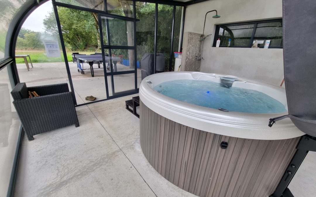 Salon extérieur couvert de l’espace détente Douar Bouillon